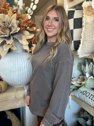 Woman wearing an oversized mocha mineral-wash long-sleeve tee with a crew neckline and gathered cuffs