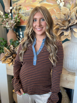 STRIPED DENIM CONTRAST TOP - CINNAMON