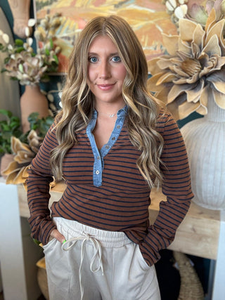 STRIPED DENIM CONTRAST TOP - CINNAMON