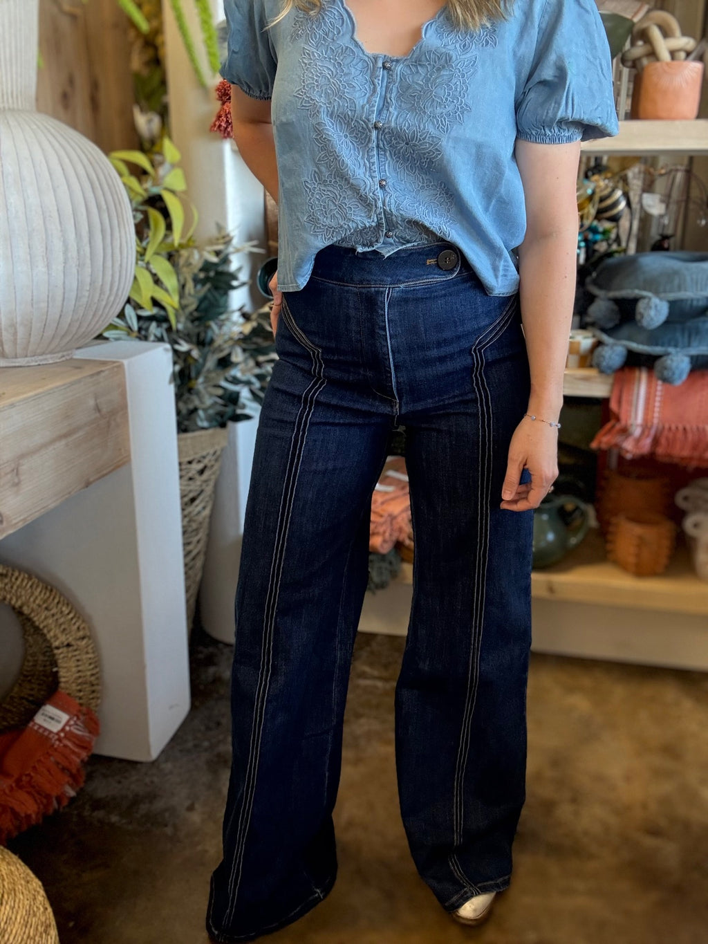 woman wearing embroidered chambray boutique top with puff sleeves and button front

Tags