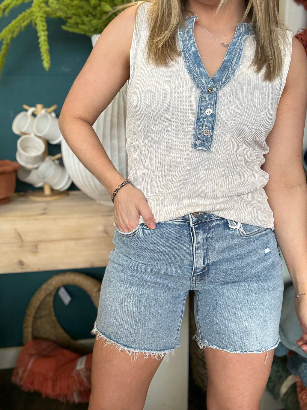 woman wearing vintage wash frayed hem denim boutique shorts
