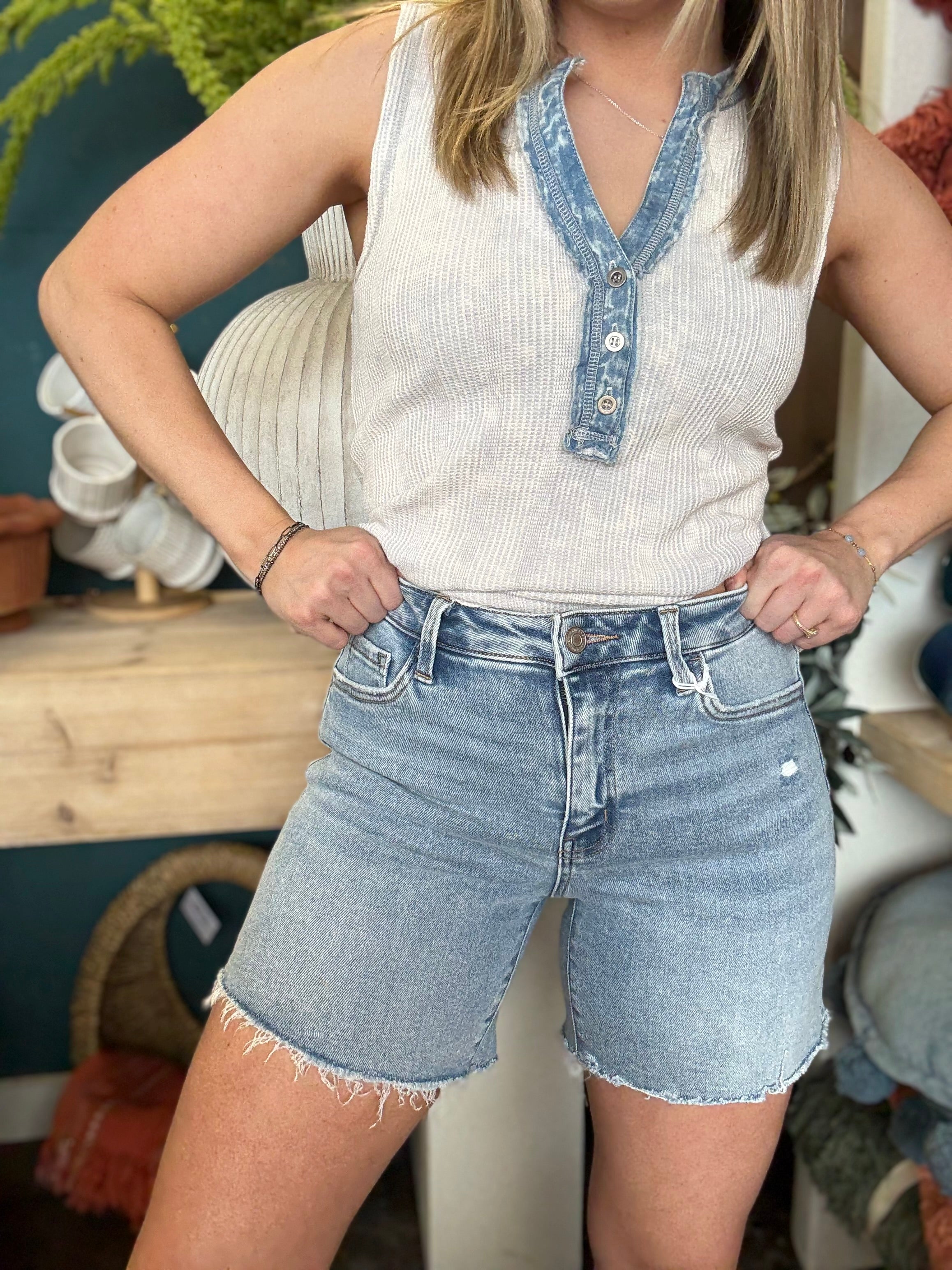 woman wearing vintage wash frayed hem denim boutique shorts