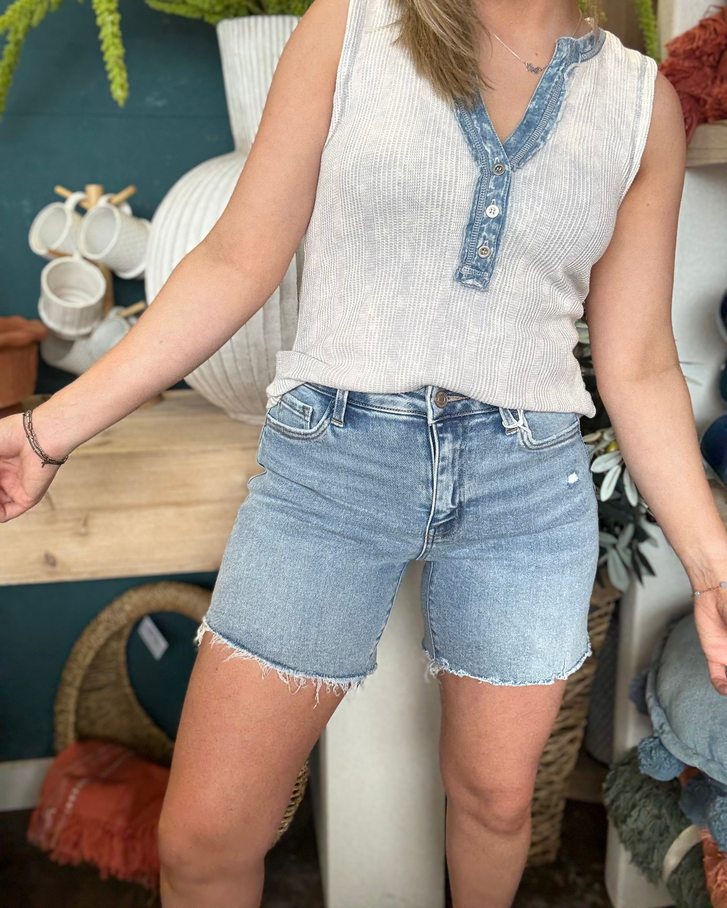 woman wearing vintage wash frayed hem denim boutique shorts