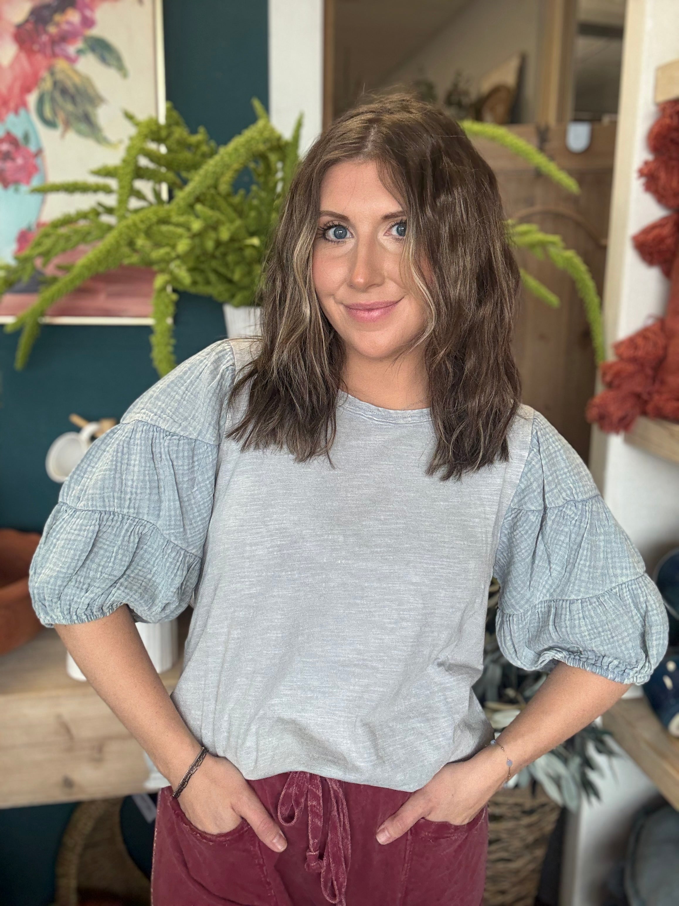 woman wearing heather grey puff sleeve boutique top