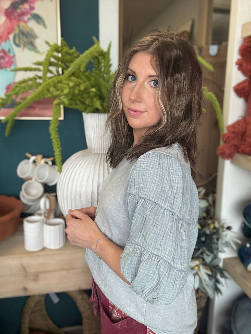 woman wearing heather grey puff sleeve boutique top