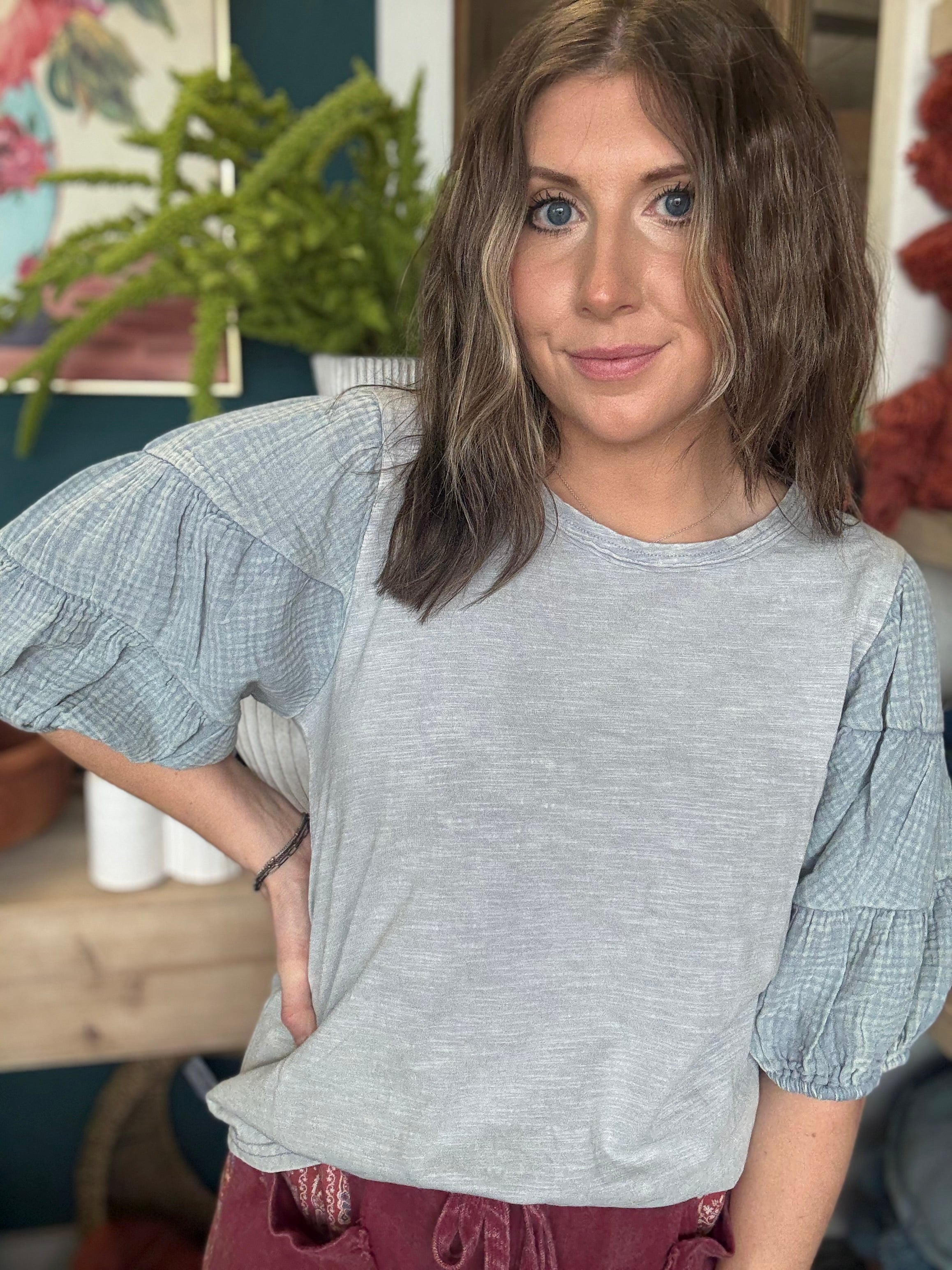 woman wearing heather grey puff sleeve boutique top