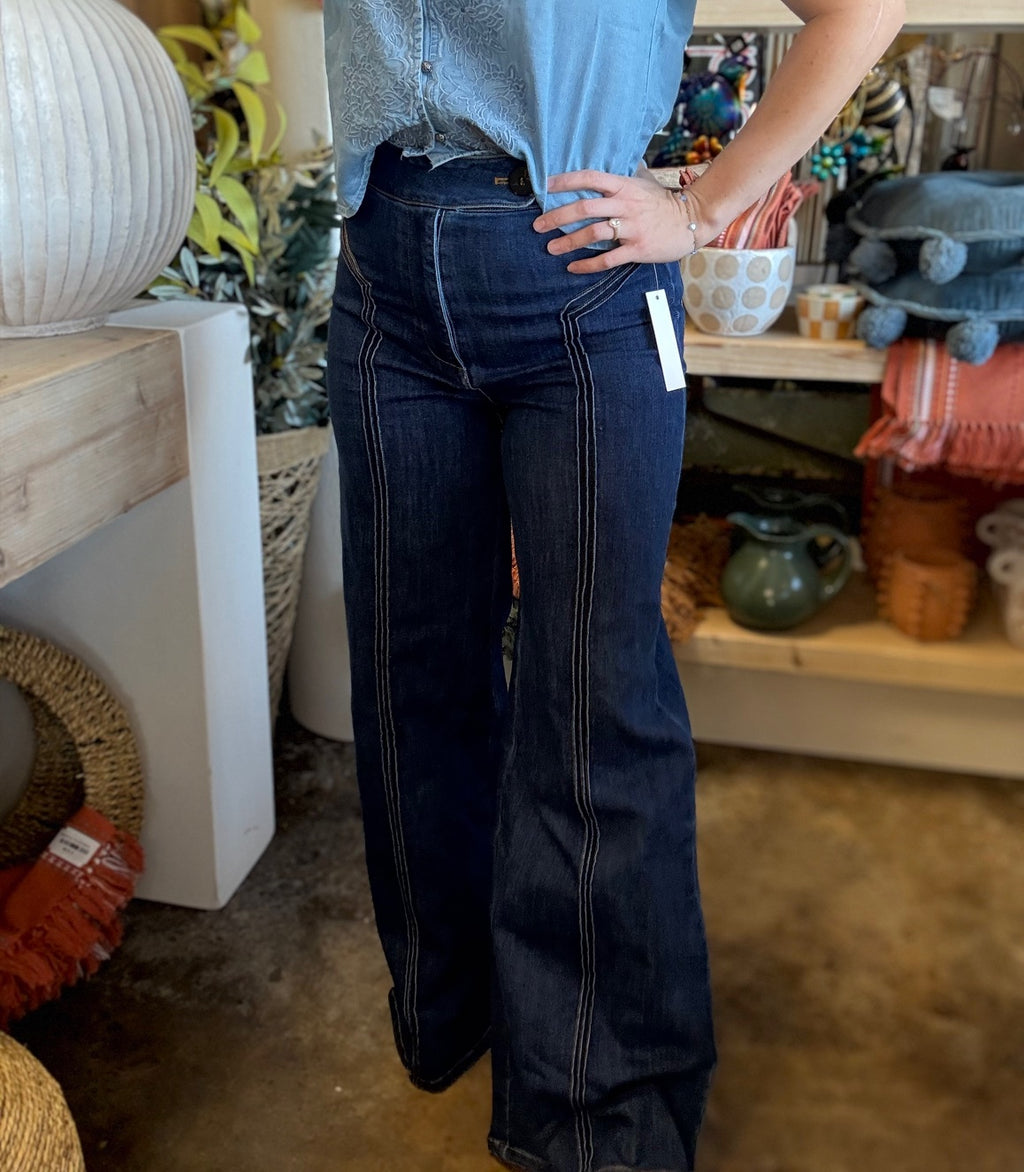 woman wearing embroidered chambray boutique top with puff sleeves and button front

Tags